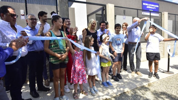 Noe Correa, Leo Nardini, y Alberto Sileoni, inauguraron la Escuela de Educación Artística N°1 "Lola Mora"